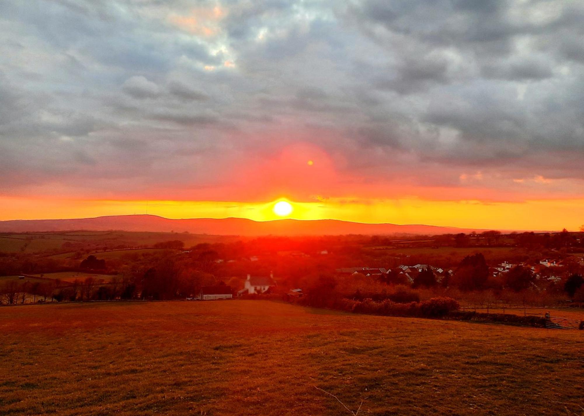 Callington Summit Camping Kit Hill Cornwall Panoramic Views Grass Pitch From 15Pn Or Bella Bell Tent 75Pn מראה חיצוני תמונה